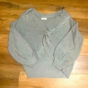 FULL CIRCLE TRENDS GREY SWEATER